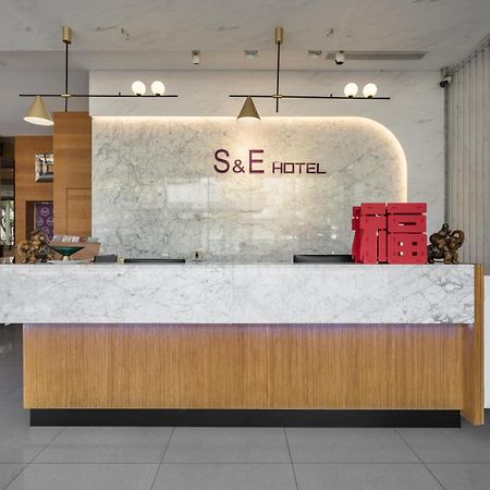 S&E Hotel Tainan Bagian luar foto