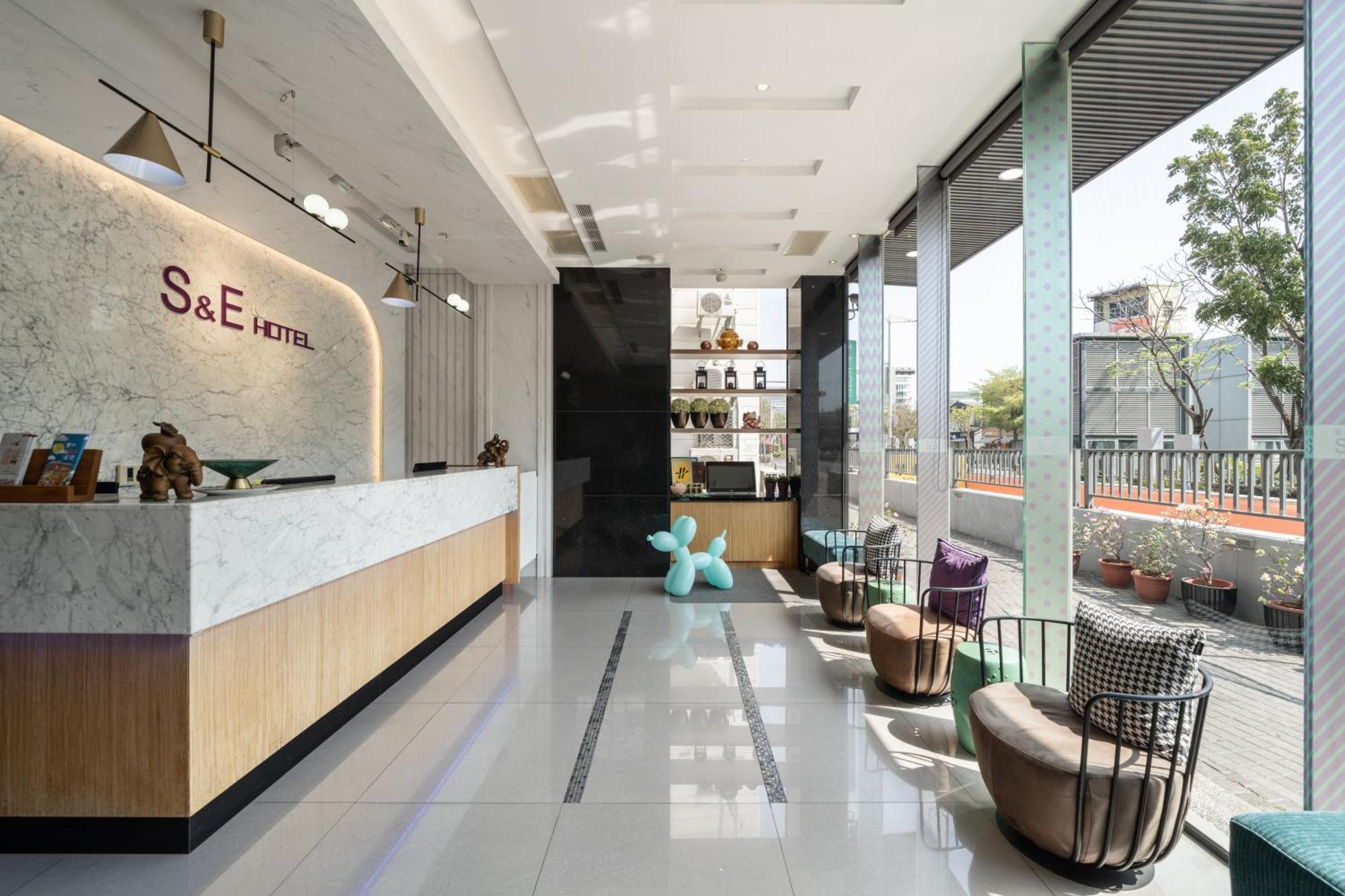 S&E Hotel Tainan Bagian luar foto