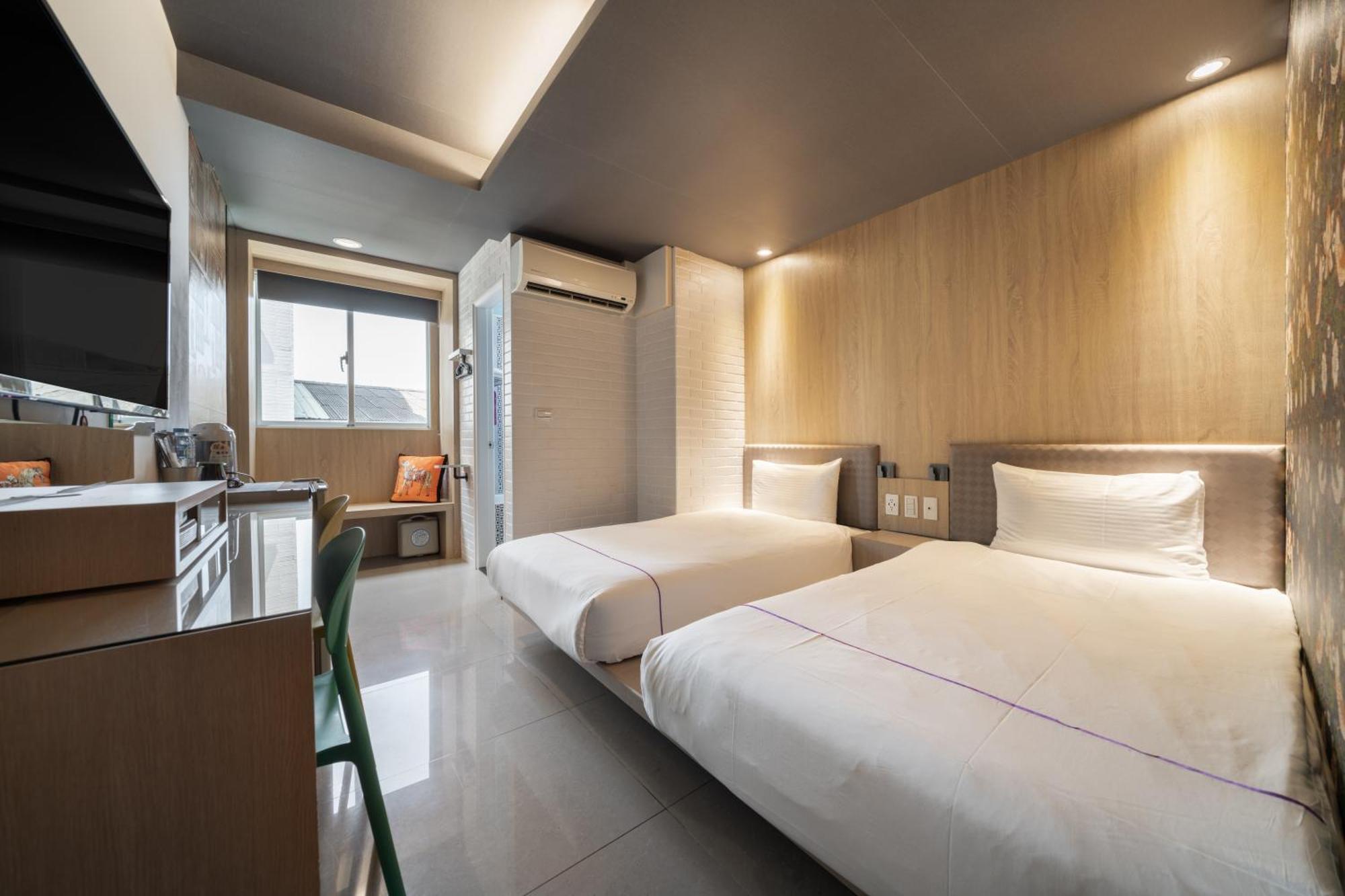 S&E Hotel Tainan Bagian luar foto