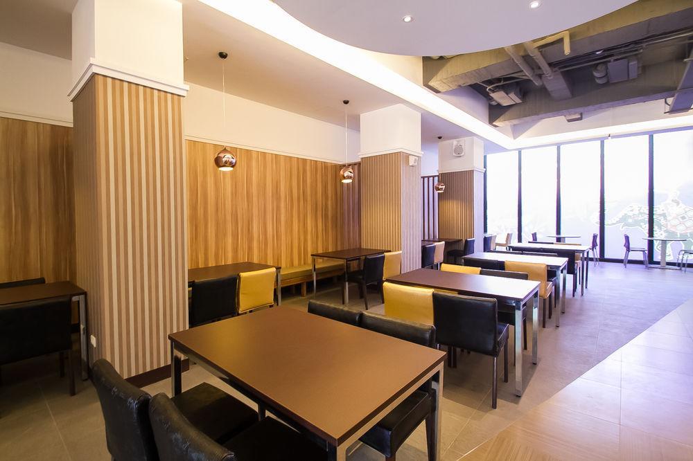 S&E Hotel Tainan Bagian luar foto