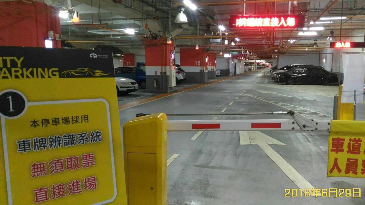 S&E Hotel Tainan Bagian luar foto