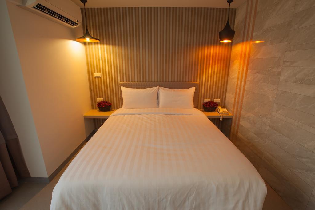 S&E Hotel Tainan Bagian luar foto