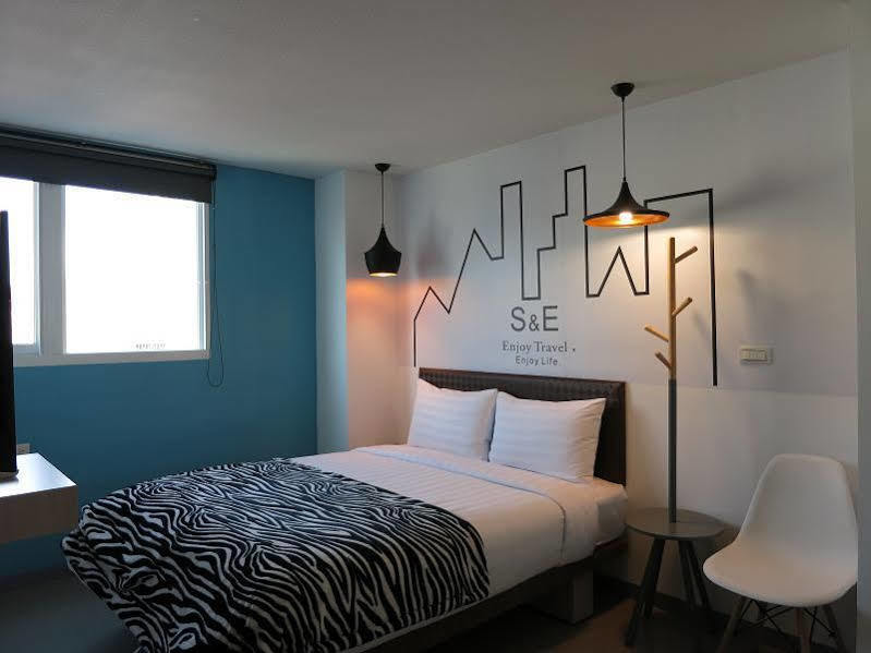 S&E Hotel Tainan Bagian luar foto